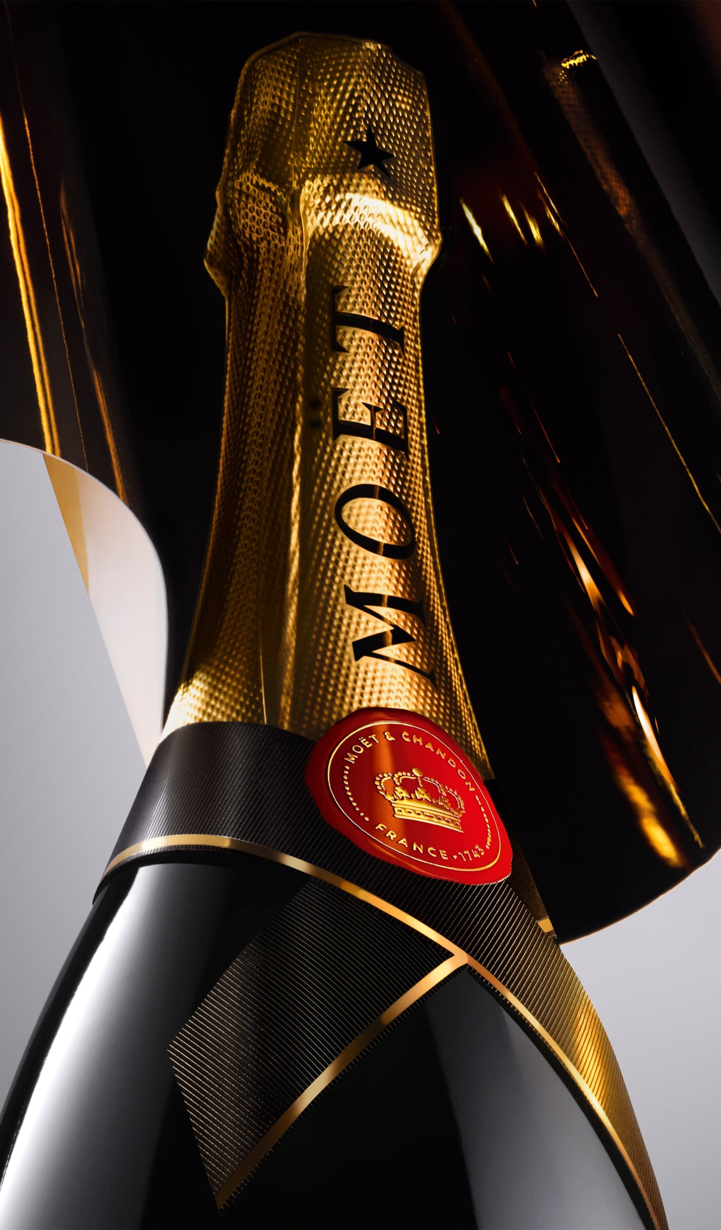 Find out more or buy Moët & Chandon Impérial Brut NV 750mL (Gift Boxed, Champagne) online at Wine Sellers Direct - Australia’s independent liquor specialists.