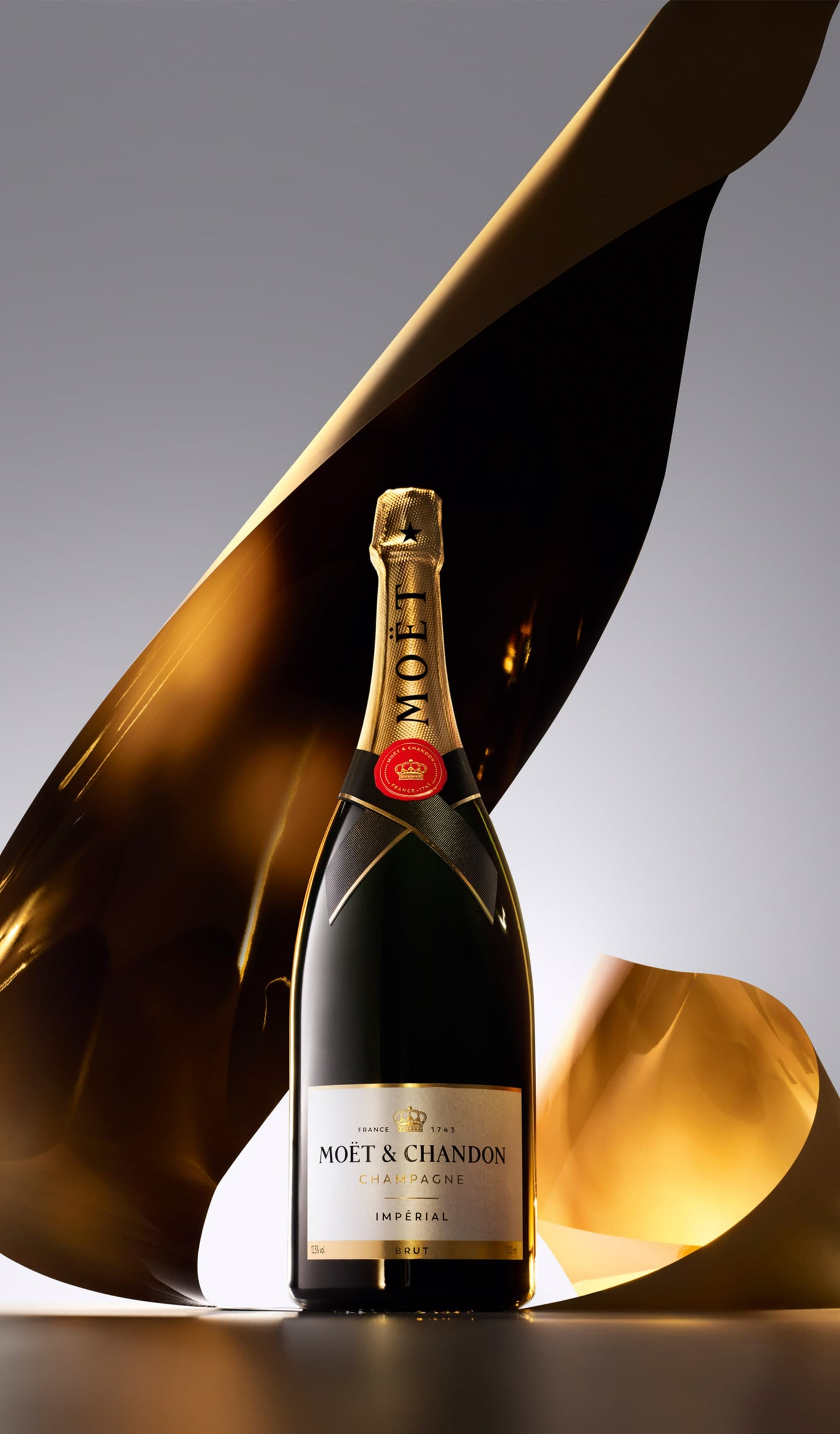 Find out more or buy Moët & Chandon Impérial Brut NV 750mL (Gift Boxed, Champagne) online at Wine Sellers Direct - Australia’s independent liquor specialists.