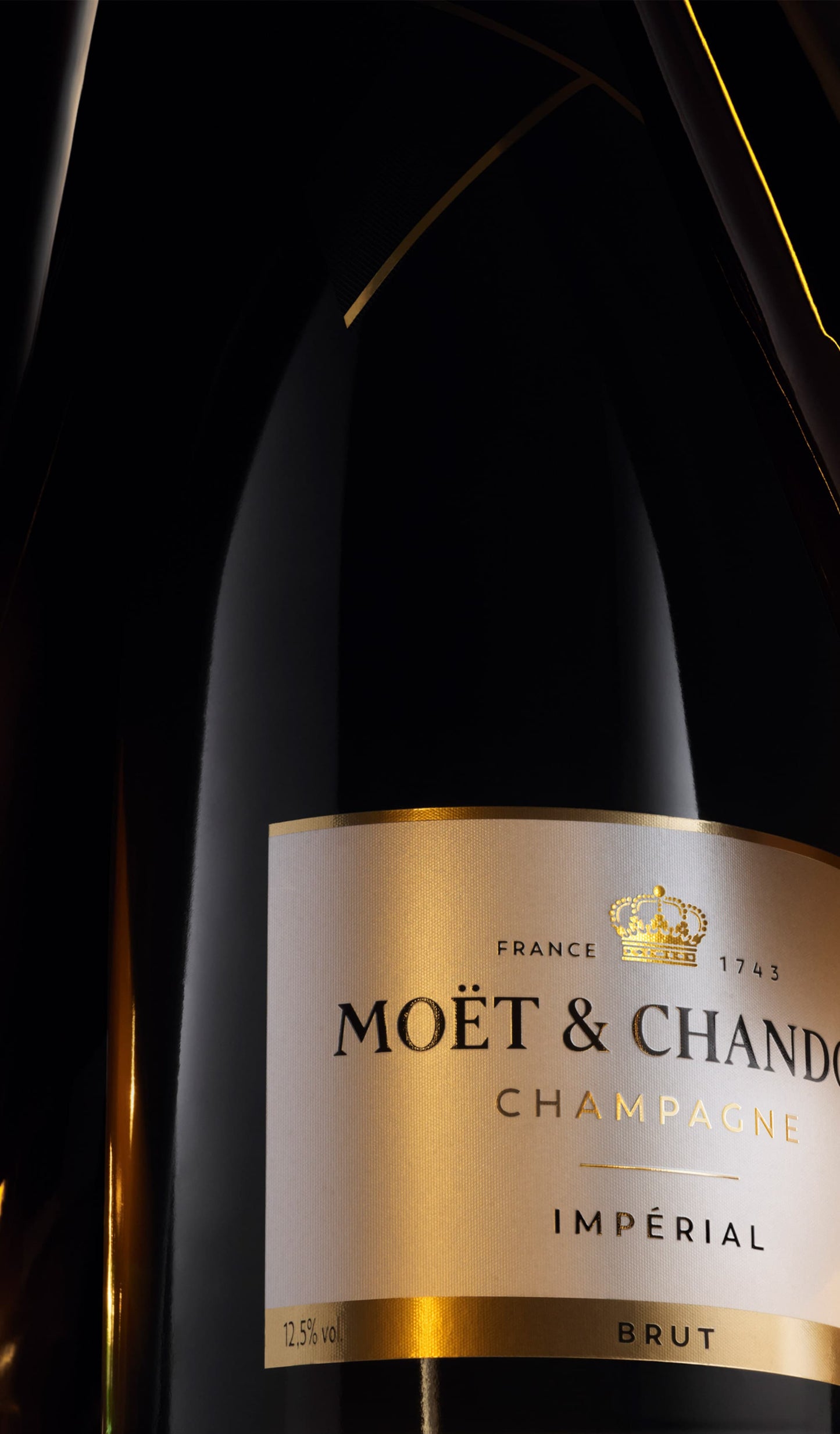 Find out more or buy Moët & Chandon Impérial Brut NV 750mL (Gift Boxed, Champagne) online at Wine Sellers Direct - Australia’s independent liquor specialists.